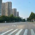 观察目标靠近它